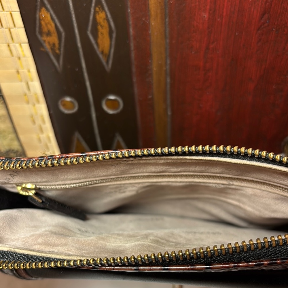 Brahmin Crossbody Bag Black Brown Tan Leather Gold Accents 8”Lx7”Hx1.5”D VGVC - Picture 6 of 17